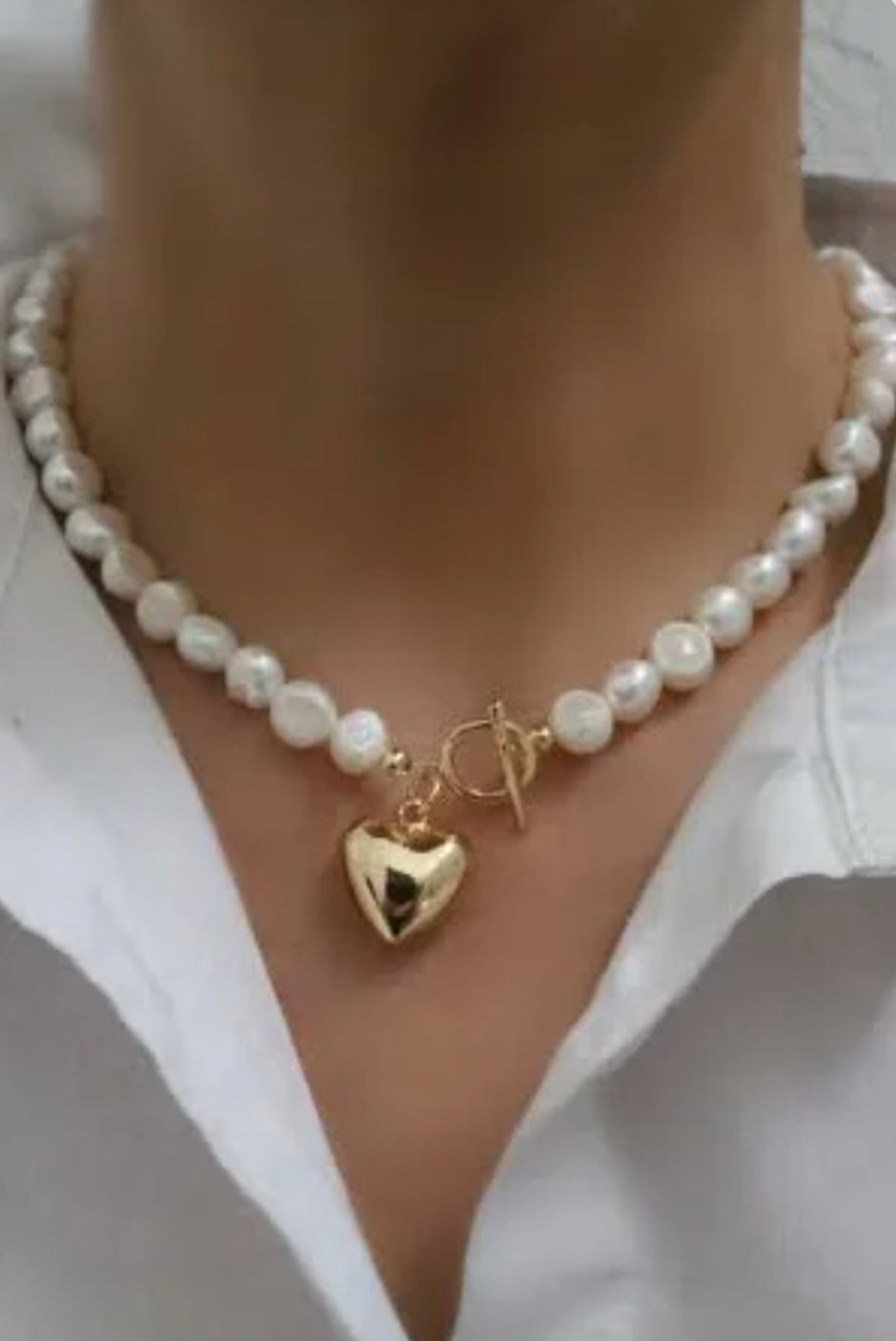 Freshwater pearl necklace with a heart